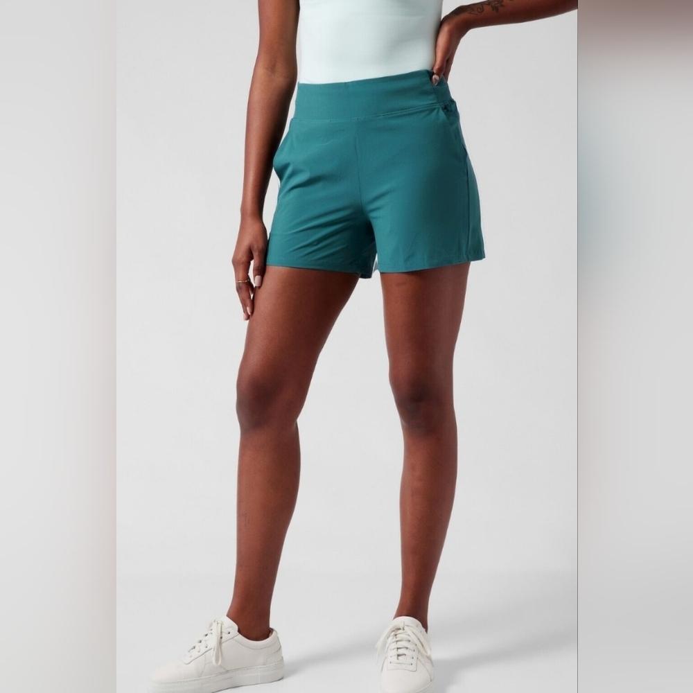 NWOT Athleta Brooklyn Short 8